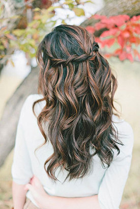 Loose waves hair style